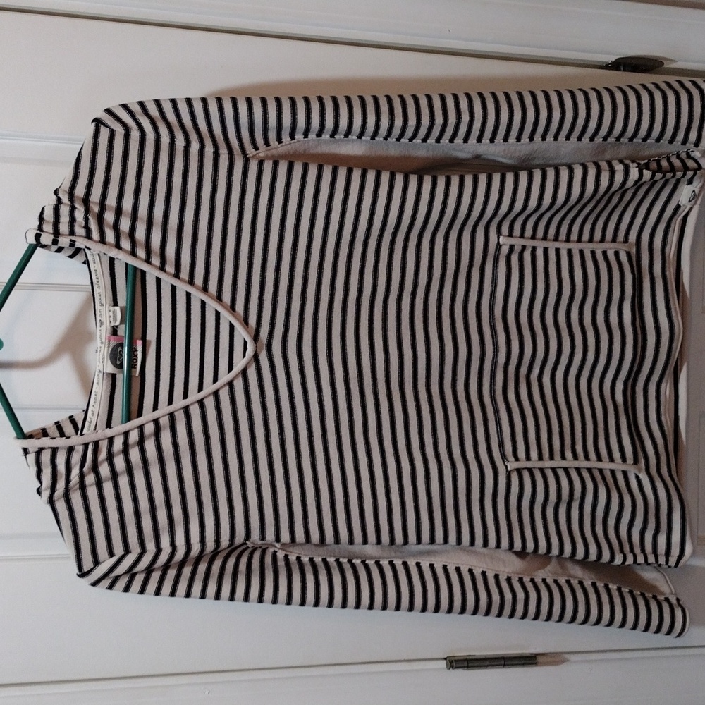 Roxy hooded sweatshirt.